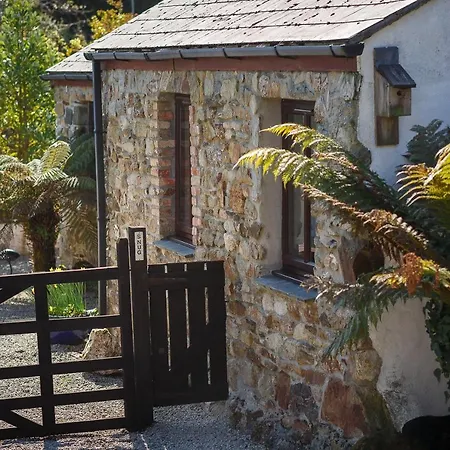 The Snug At Cornish Barn Holidays * Truro