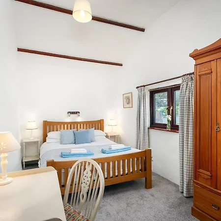 The Snug At Cornish Barn Holidays Truro